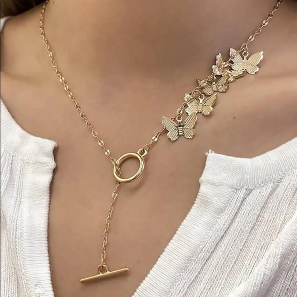 Jewelry - 🆕 3/$30 Gold Butterfly Charm Lariat Necklace